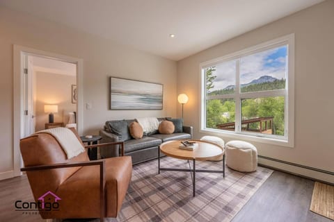 Escape the everyday. Stunning views, ultimate comfort.