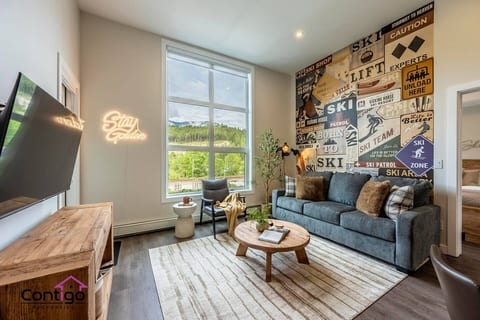 Mountain views & cozy vibes. Your perfect ski getaway awaits!