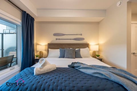 Rivers Edge | Mtn Views | AC | BBQ | King Bed