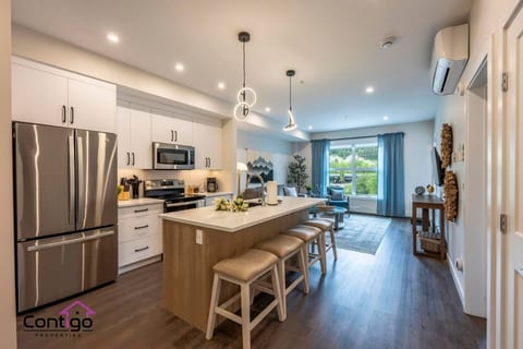 Rivers Edge | Mtn Views | AC | BBQ | King Bed