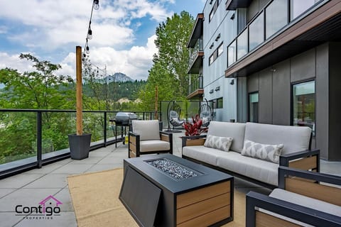 Decked Out | Mtn Views | AC | Big Patio | DT | BBQ