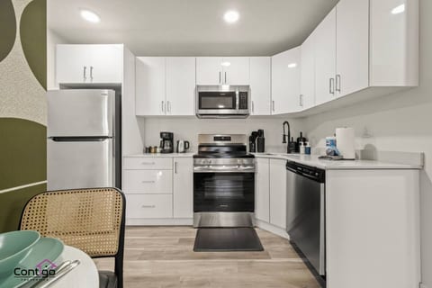 Studio Verde | Bright & Cozy | 4 min to University