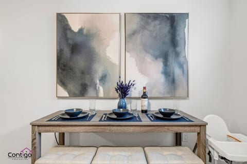 Starlight Suite | Modern 2BR Near DT & University!