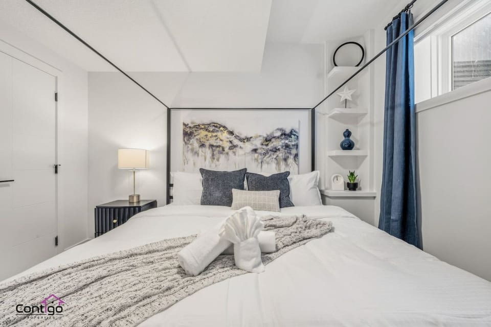 Starlight Suite | Modern 2BR Near DT & University! - Edmonton
