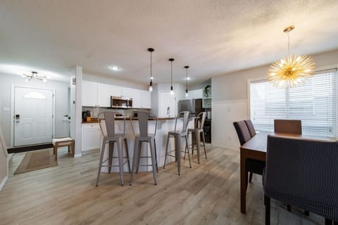 Spacious Lux Escape | Arcade | AC | 5BR | Sleep 10