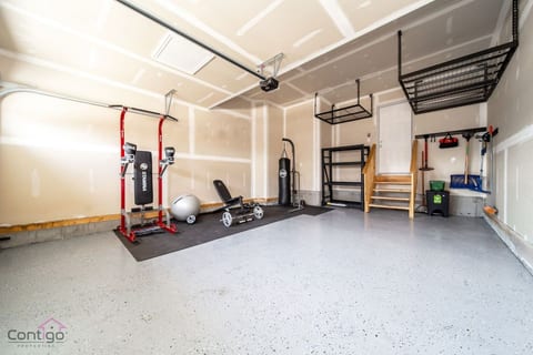 Stunning 4BD Home | Gym | Yard | AC | Games Room!