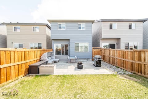 Stunning 4BD Home | Gym | Yard | AC | Games Room!