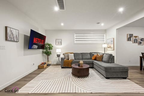 The Valley Suite | Near Trails | Sleeps 6 | AC