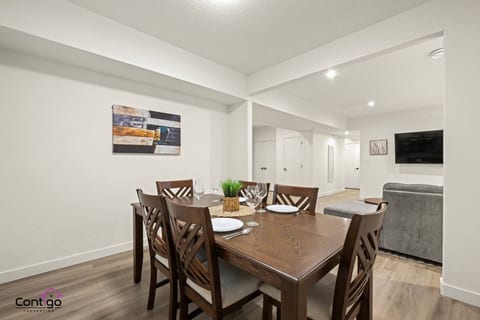The Valley Suite | Near Trails | Sleeps 6 | AC