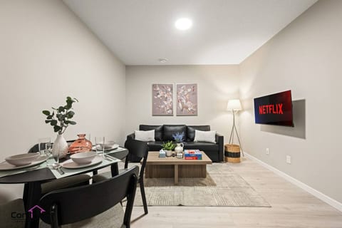 The Lavender Loft | WiFi | 10 min to WEM | KingBed