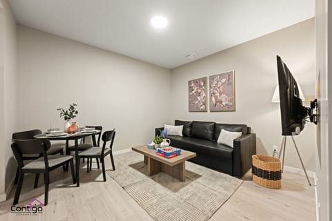 The Lavender Loft | WiFi | 10 min to WEM | KingBed