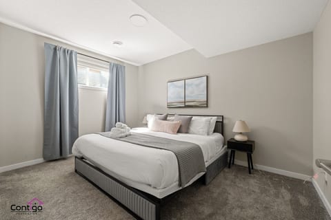 Driftwood Hideaway | Near WEM & Airport | FastWiFi