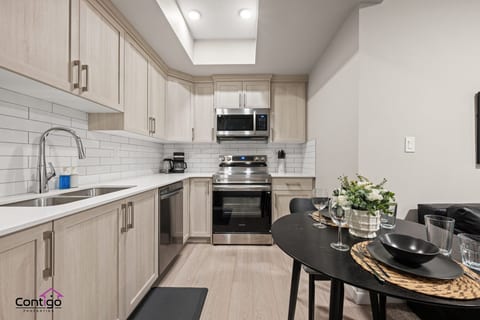 Driftwood Hideaway | Near WEM & Airport | FastWiFi