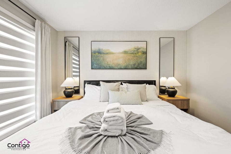 The Breeze | Sleeps 8 | Near WEM | Garage | AC - Edmonton