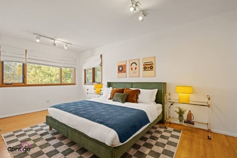 Campus Karaoke House | Near University | Sleeps 12