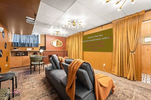 Campus Karaoke House | Near University | Sleeps 12