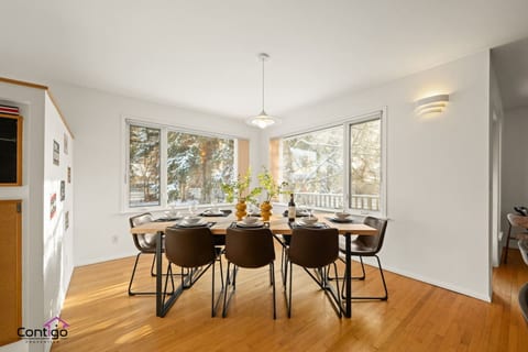 Campus Karaoke House | Near University | Sleeps 12