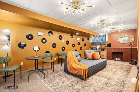 Campus Karaoke House | Near University | Sleeps 12