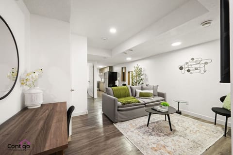 Spacious 6BR Near Rogers & Stadium | Garage | Yard