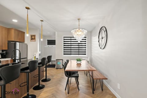 Modern Haven | Family Luxury | 15 min to WEM & DT