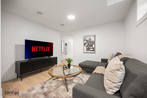 The Grande Suite | Near DT and WEM | 2BD | Central