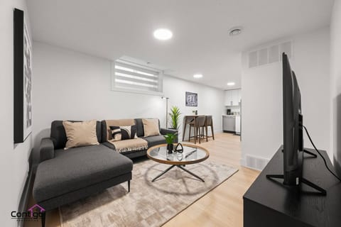 The Grande Suite | Near DT and WEM | 2BD | Central