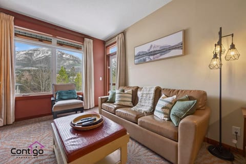 Alpine Luxe | Mtn Views | Pool & Hot Tub | Gym |AC