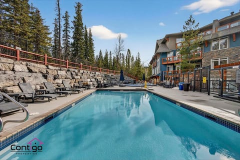 Blackstone Vista | Pool & Hot Tubs | Mtn Views |AC