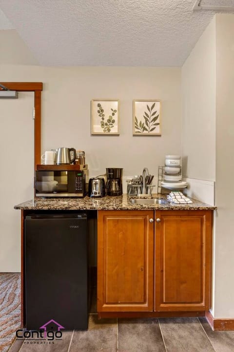 Blackstone Vista | Pool & Hot Tubs | Mtn Views |AC