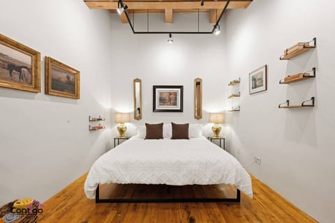 Historic Art Loft | Walk to Rogers | Free Parking