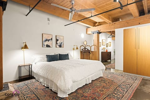 Historic Art Loft | Walk to Rogers | Free Parking