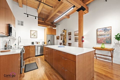 Historic Art Loft | Walk to Rogers | Free Parking