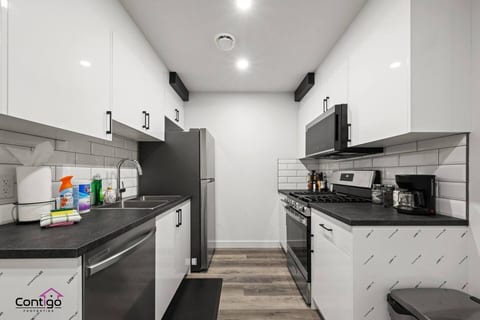 Orchards Delight | Near Airport | King Bed | WiFi