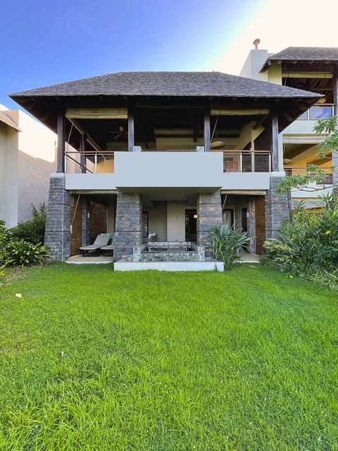 Beachfront Suite | Private Pool & Ile aux Cerfs image 2