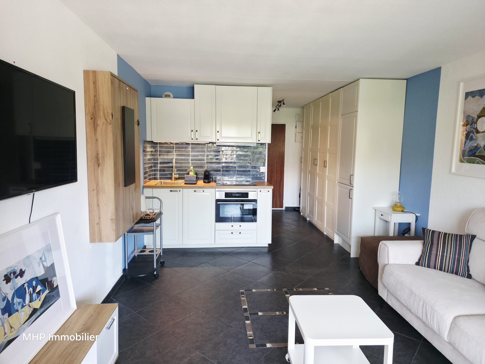 Studio Azzuro : Central, proche plages