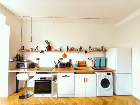 Chic Apartment for Two at Orangerie : 10min center image 3