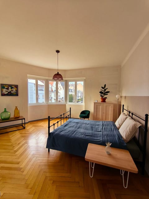 Chic Apartment for Two at Orangerie : 10min center image 1