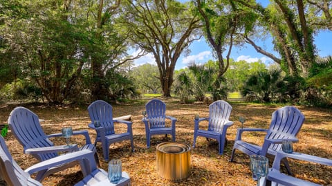 Fairway-Facing Fun: Family Games & Serene Backyard