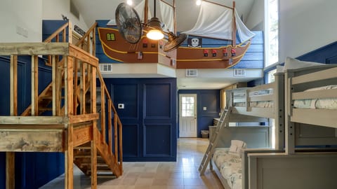 The Ultimate Kids’ Quarters – Bunks, Loft & Movie Zone
