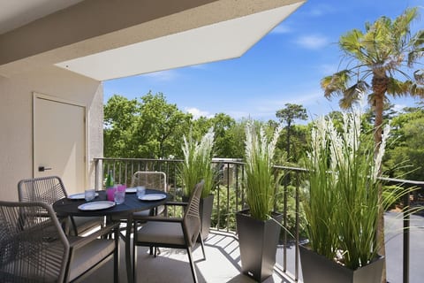 Your Primary Balcony - Wake Up in the Heart of South Forest Beach