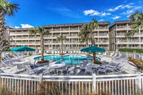 Heated pool, year-round vibes