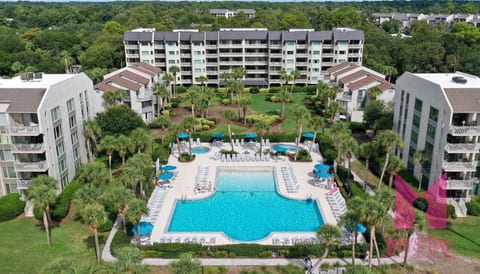 Resort-Style Zero-Entry Pool, Kiddie Splash Zone & Soothing Hot Tub