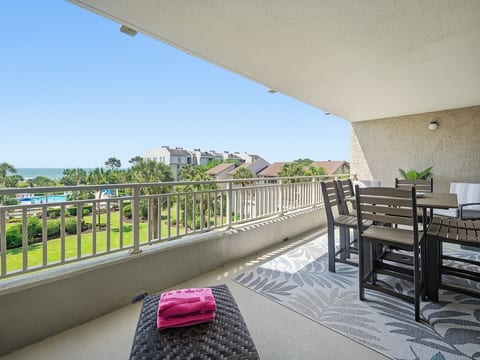 Sunrise coffees, ocean breezes, and endless blue views