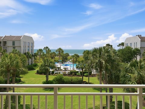 Your private outdoor lounge above the shoreline
