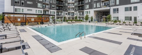 Rooftop swimming pool/patio