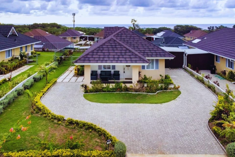 Pool+Beach & River Access • AC • Wi-Fi • 24/7 Sec image 1