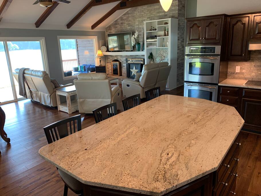 New granite countertops - Camm’s Lakeside Retreat (close to Charlotte) - Belmont