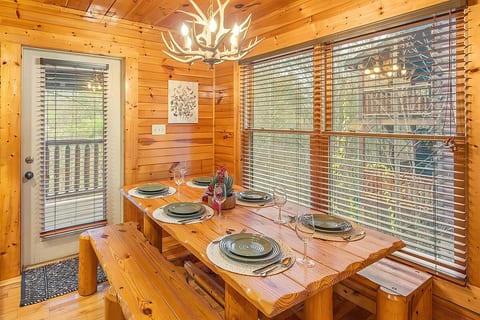 Cozy rustic vibes in the dining area