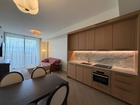 Luxury City Escape 𝙗𝙮 𝙎𝙏𝘼𝙔 𝙏𝙊𝘿𝘼𝙔