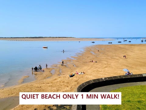 In Aberdovey SLEEPS 5, FAB LOCATION  whole cottage